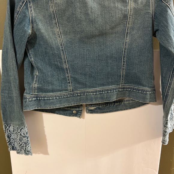 Lauren Ralph Lauren cropped jean jacket with blue flower embroidered cuffs - Picture 8 of 8